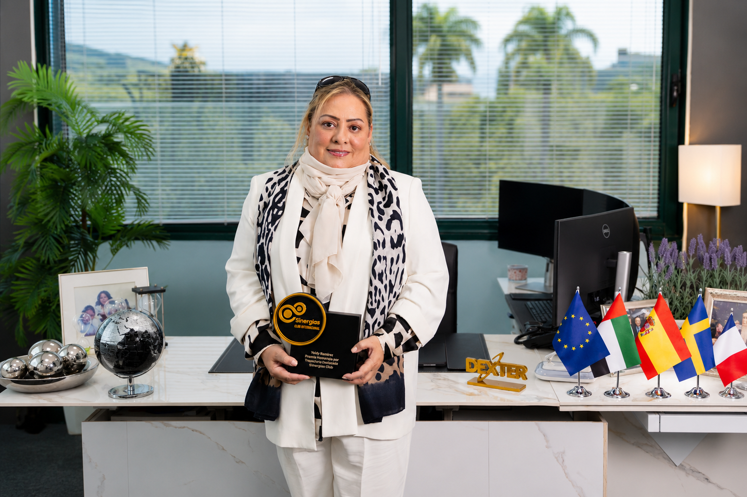 Yeidy Ramírez galardonada por liderazgo en talento y valores empresariales